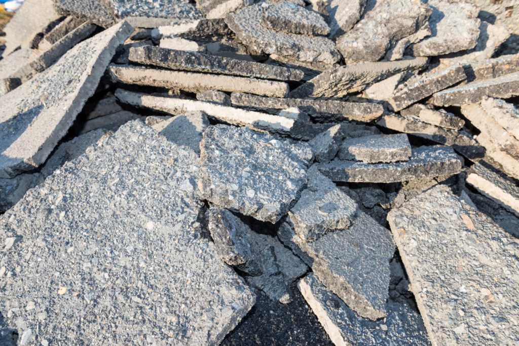 がれき（瓦礫）類とは？がれきの種類や廃棄量統計の現状と課題