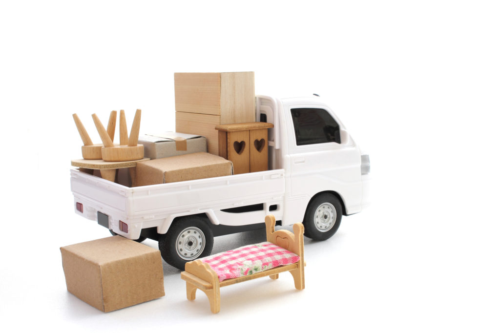 家具の処分方法とは？フリマアプリ・ネットオークション・回収業者の活用