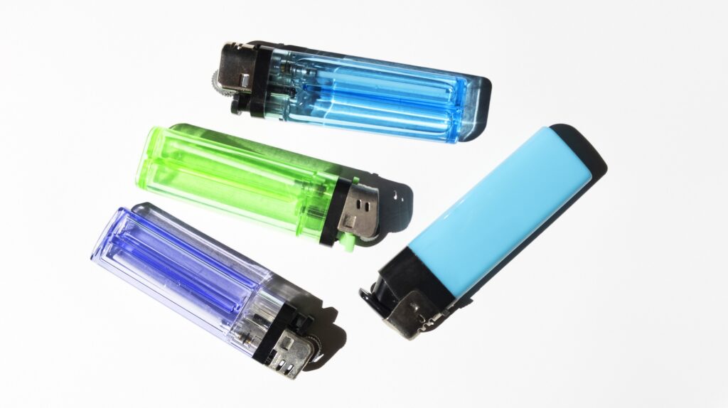 火災の原因にも！「使い捨てライター」ガスの抜き方・処分方法とは？