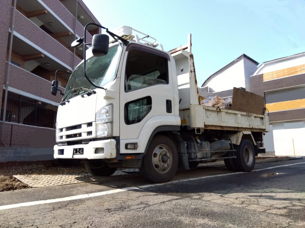 産業廃棄物を違法に運ぶ車両がないか抜き打ち調査｜新東名高速道路