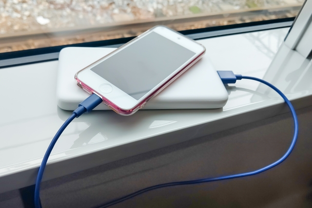 モバイルバッテリーの正しい捨て方は?回収ボックスでの処分と注意点