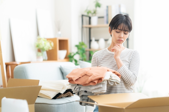 衣替えで断捨離するコツは?必要な服の基準・衣類の処分方法も解説