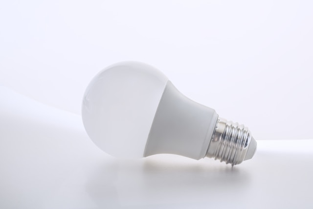 電球の正しい捨て方は？種類別の分別方法や割れた場合の処分法を解説