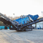 プラスチック廃棄物の再資源化｜品質を高める自走式スクリーン活用法