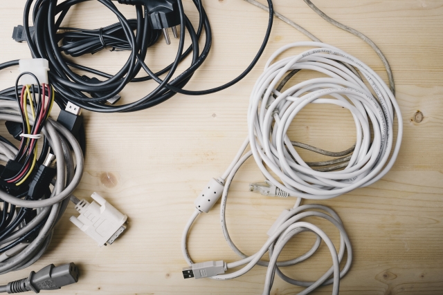 ケーブルはどう処分する?劣化の確認ポイントや断捨離の方法も解説