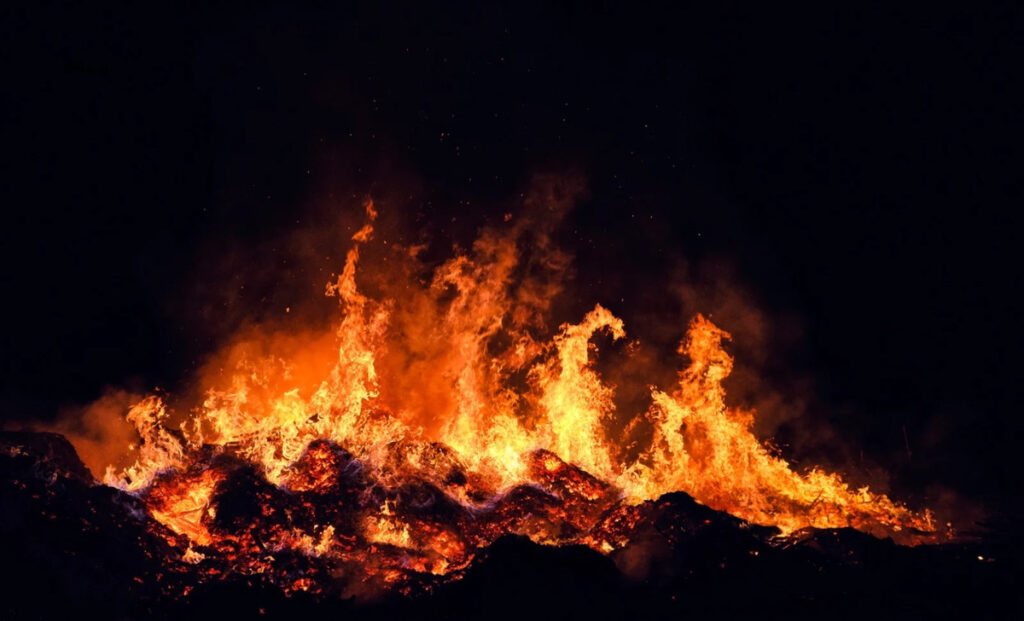 産業廃棄物火災はなぜ起きる？現場分別と対策