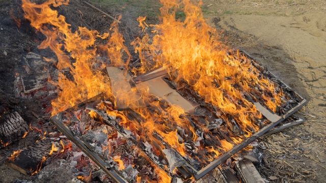 愛知県小牧市の産廃処理場で火災